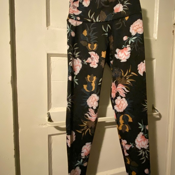 NWT! NEW Onzie high rise floral print midi legging workout pant - Picture 2 of 13